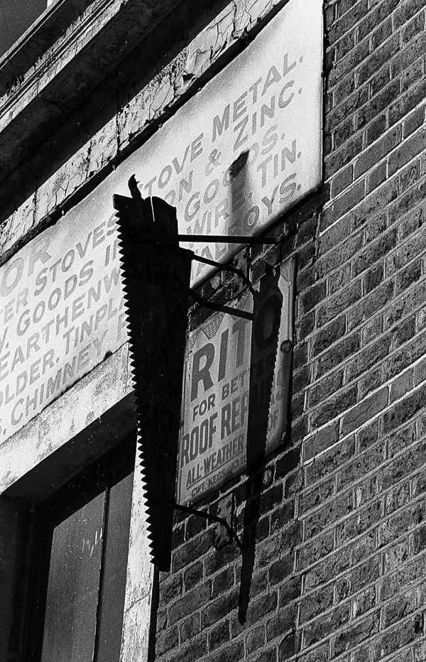 Sign_of_the_Saw
