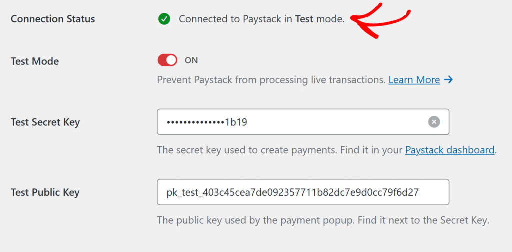 Ecrã de definições Paystack: a ligação está em modo de teste, com um visto verde a indicar o estado conectado, e campos para Chave Secreta de Teste e Chave Pública de Teste com texto explicativo por baixo de cada campo.
