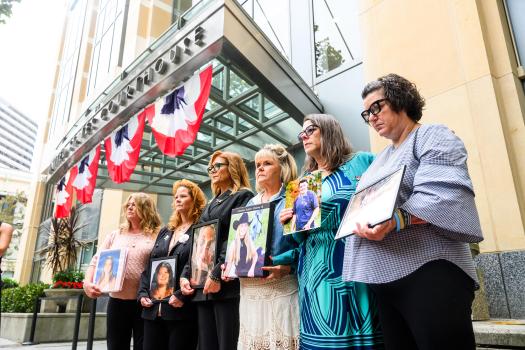 APTOPIX_US_Meta_Trial_37693_31375e-1 Parents hold pictures of their deceased children during a protest against social media platforms outside the Ronald V. Dellums Federal Building and U.S. Courthouse on Tuesday, Aug. 18, 2026, in Oakland, Calif. (AP Photo/Noah Berger)