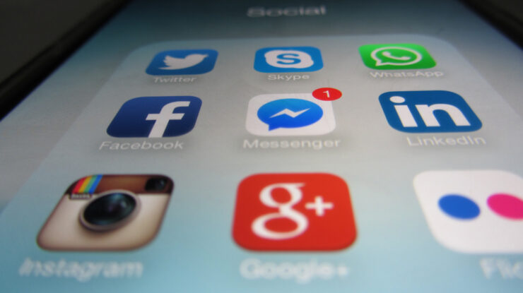 Social media by Christiaan Colen https://flic.kr/p/wuatgm CC BY-SA 2.0
