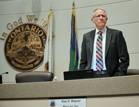 IDB-L-FBI-ONTMEETING-0804-07TP Ontario City Councilmember Alan Wapner is seen Tuesday, Aug. 4, 2026, during the first city council meeting since the FBI searched offices and homes, including Wapner’s. Wapner informed the city on Aug. 10 that he was resigning from several city-appointed commissions and committees amid an ongoing federal investigation in which he is implicated. (Photo by Terry Pierson, The Press-Enterprise/SCNG)