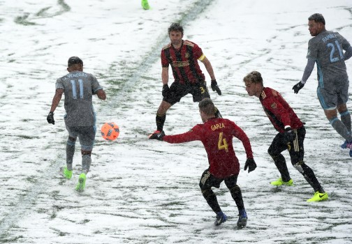 cst 9340 Minnesota United home opener Johan Venegas, left, and Minnesota United lost 6-1 during a snowstorm to Atlanta United during the home opener of the Loons' Major League Soccer inaugural season at TCF Bank Stadium in Minneapolis, Sunday, March 12, 2017. Scott Takushi / Pioneer Press